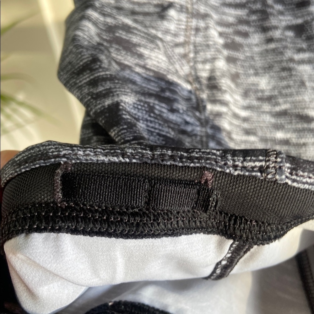 Lululemon Runderful Pants - Picture 6 of 13